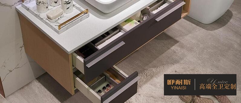 開放式存儲(chǔ)是一種日益增長(zhǎng)的浴室趨勢(shì)，不管是小戶型還是大戶型都適用。